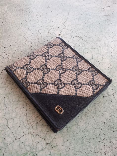 gucci authentic wallet.